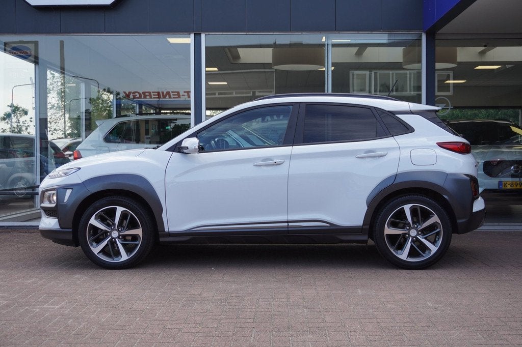Hyundai Kona 1.0T Fashion 5deurs | Airco | Navigatie | Vol o, Auto's, Hyundai, Voorwielaandrijving, Gebruikt, 1133 kg, Leder en Stof