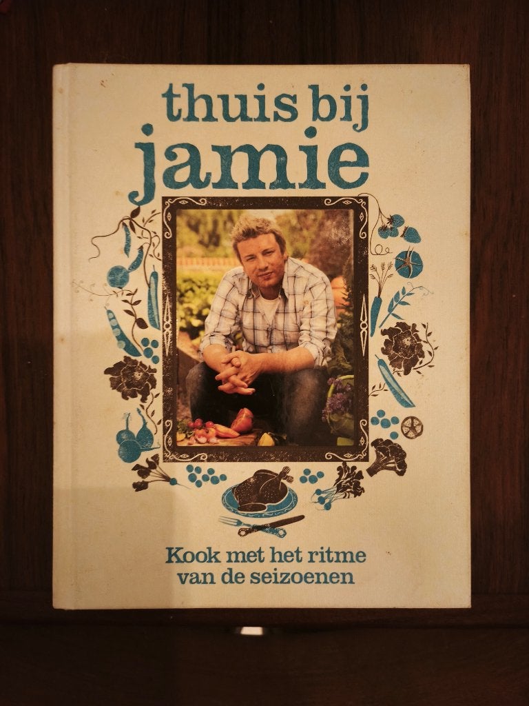 Thuis bij Jamie, Voorgerechten en Soepen, Ophalen of Verzenden, Zo goed als nieuw, Jamie Oliver