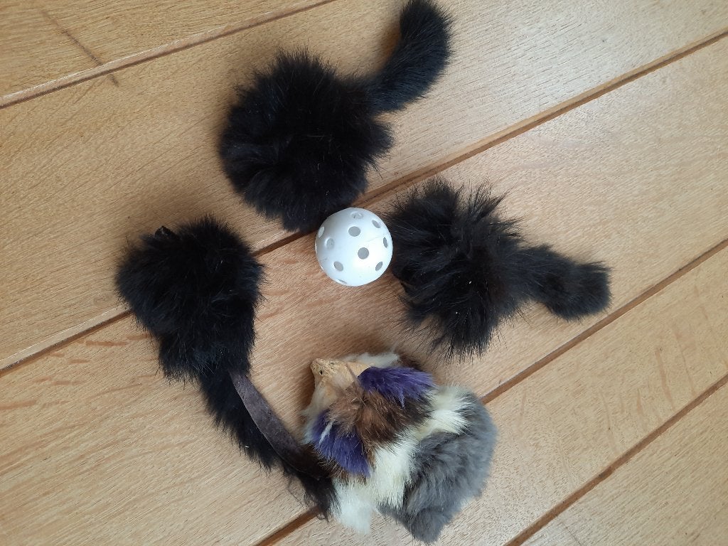 Kattenspeeltjes 4 muisjes en een balletje, Ophalen of Verzenden, Overig speelgoed