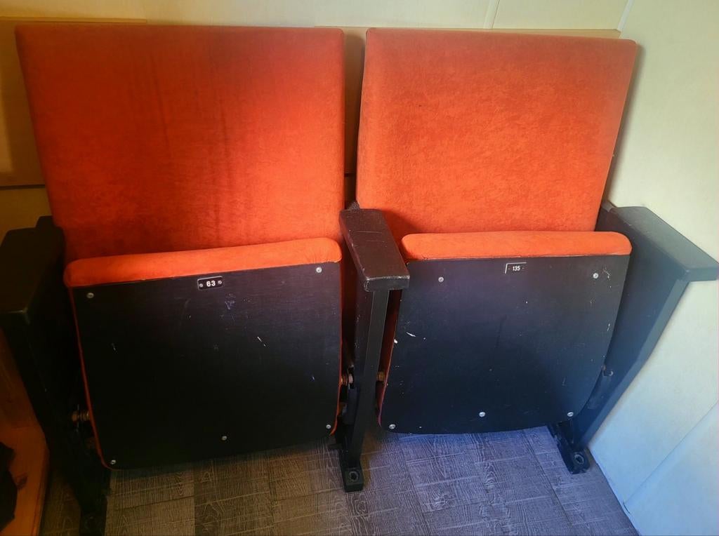 Bioscoopsteoelen - oranje bekleding, Ophalen, Overige kleuren, Eén
