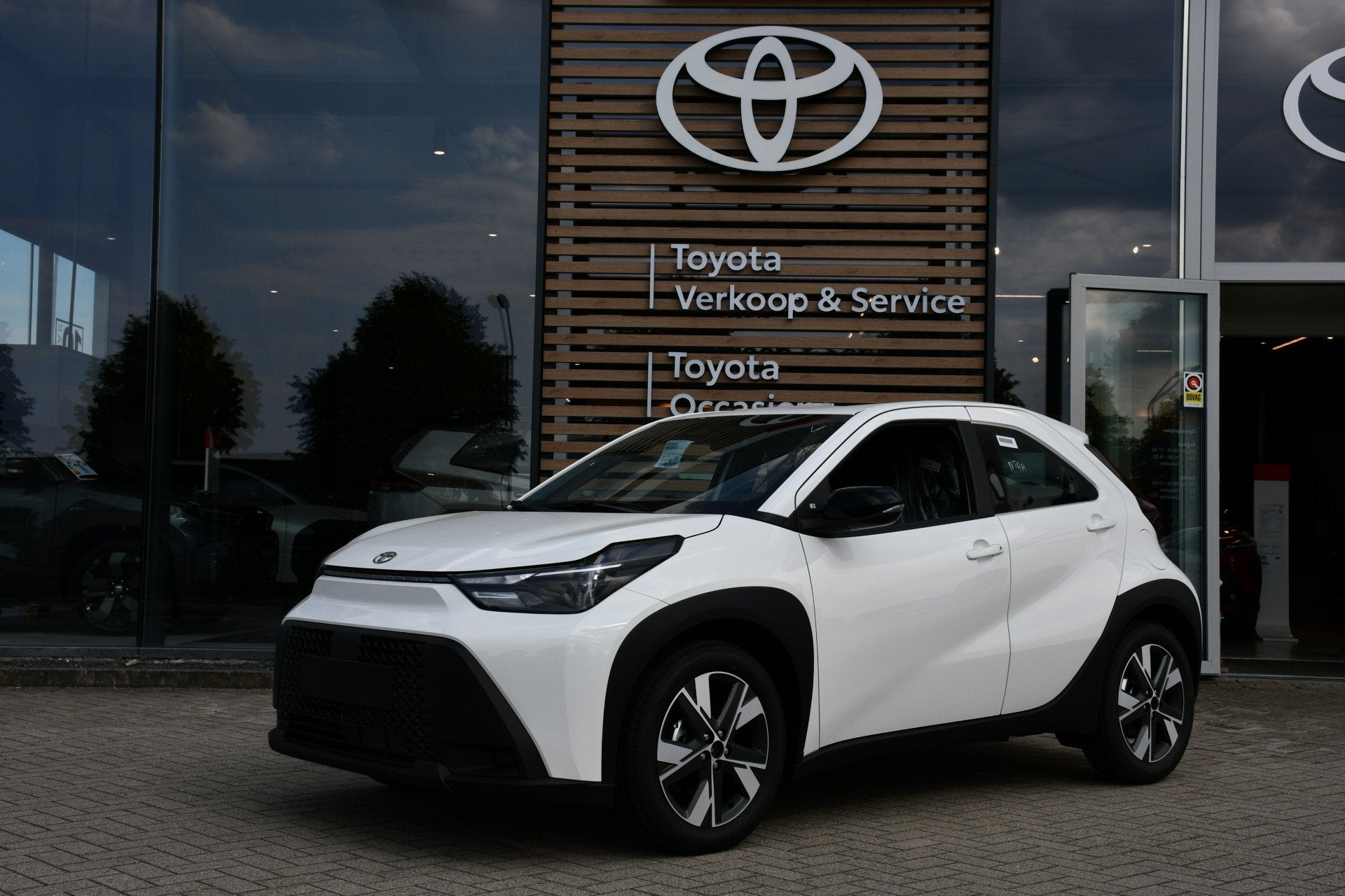 Toyota Aygo X Hybrid 115 play Automaat 116pk | Nieuw | Go Pa, 12 maanden, Stof, Gebruikt, 4 stoelen
