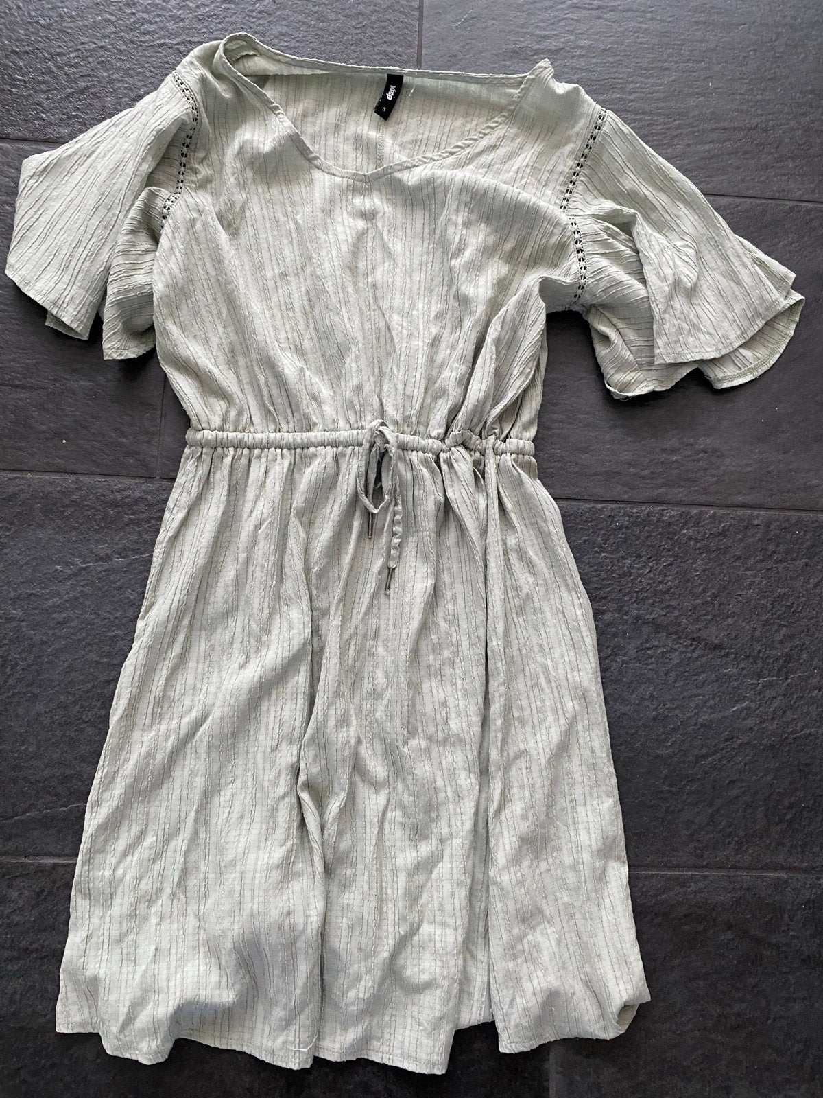 Lichtgroene zomerjurk met strikceintuur, Kleding | Dames, Ophalen of Verzenden, Zo goed als nieuw, Maat 36 (S), Boven de knie