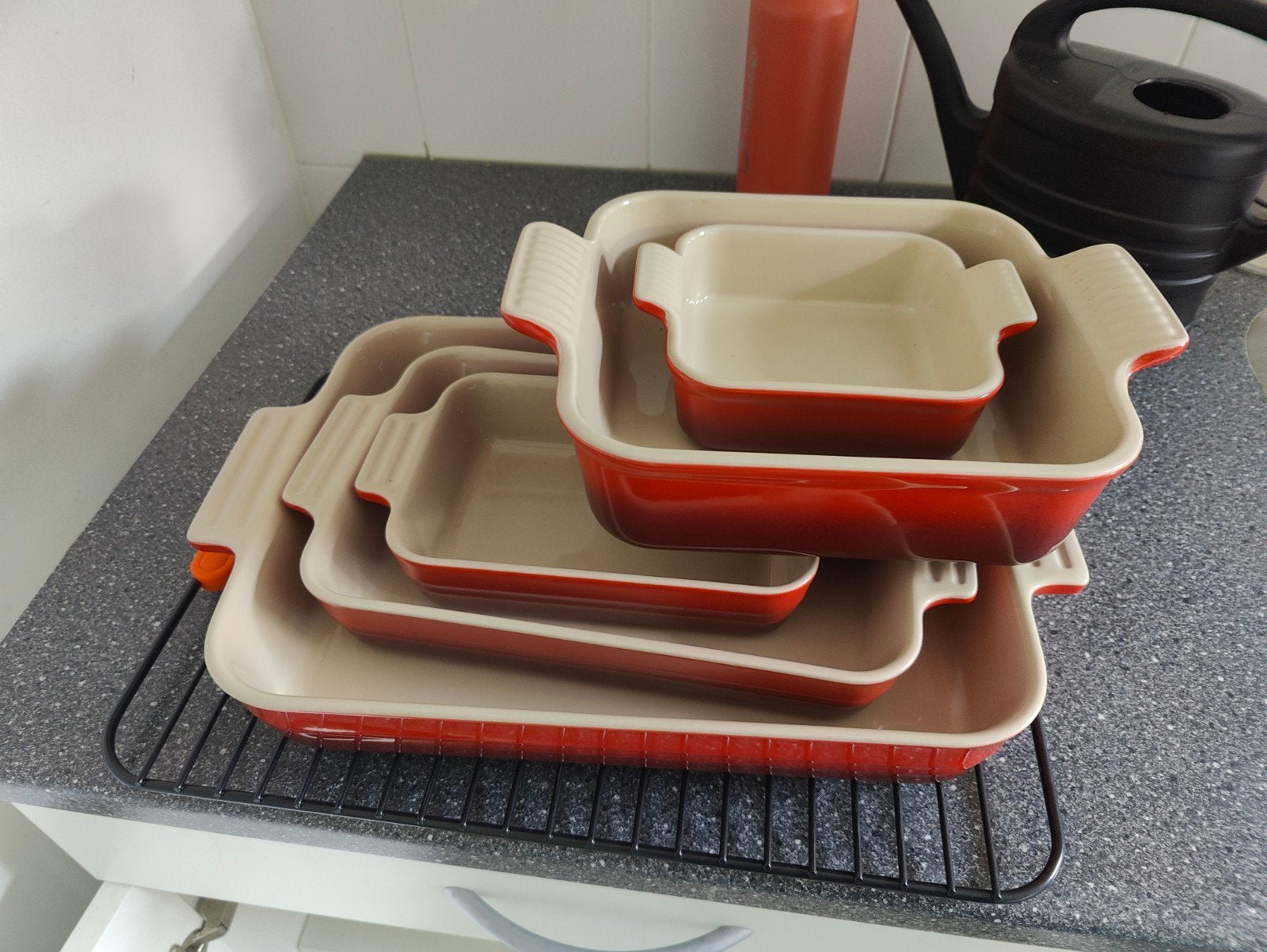 Le Creuset ovenschalen - Rood/Crème Nieuw, Overige typen, Zo goed als nieuw, Steen/keramiek, Rood