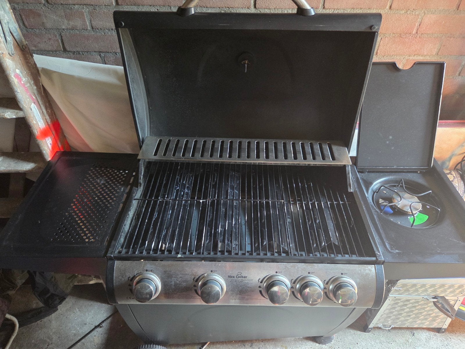 Gasbarbecue met gasfles en hoes, Ophalen, Gebruikt, Mr. Garder