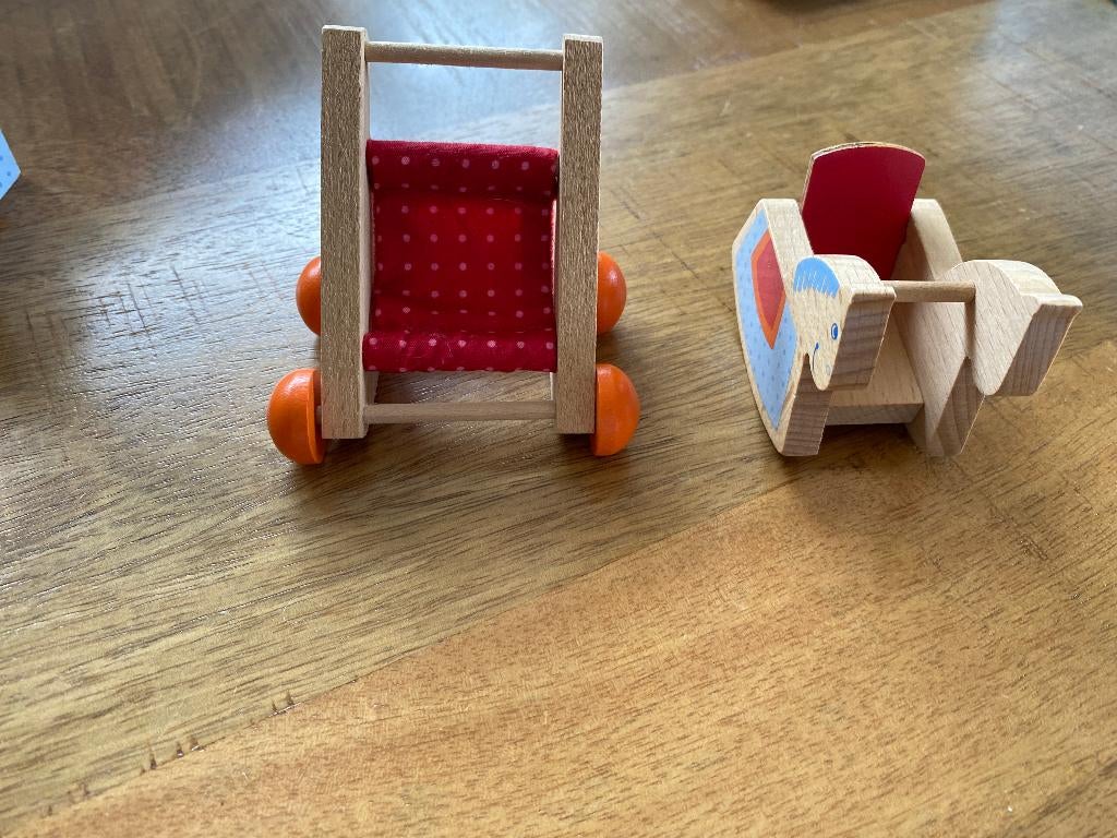 Haba poppenhuis interieur en 4 poppen, Ophalen of Verzenden, Gebruikt, Toebehoren