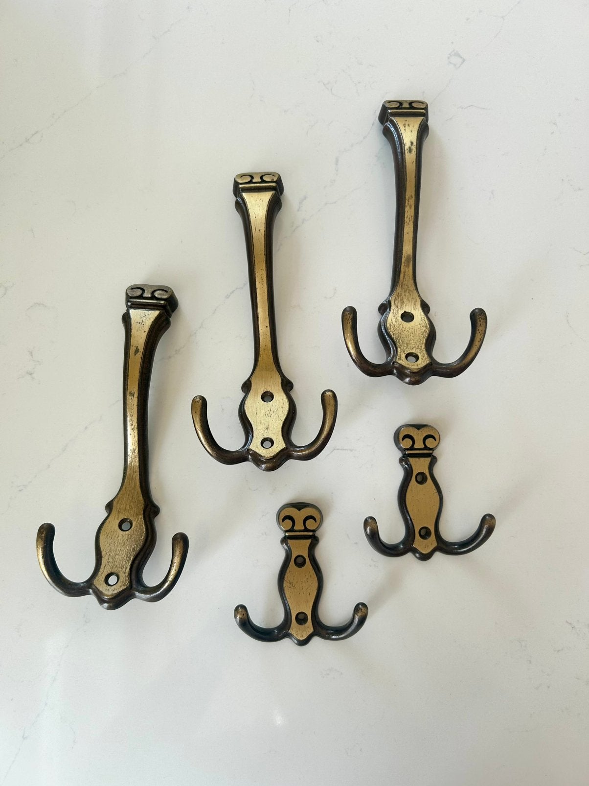 5 vintage metalen wandhaken. Koperkleurig CGR dep., Wandkapstok, Gebruikt, Ophalen of Verzenden, Minder dan 100 cm