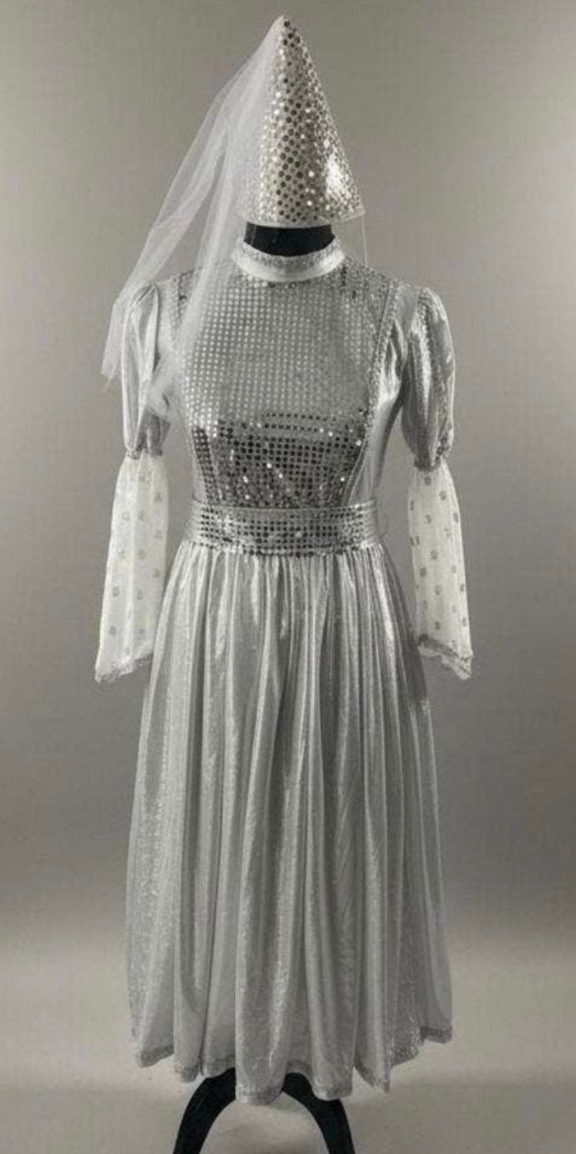 Prinsessenjurk zilver/wit maat 140 met pailletten en muts, Ophalen of Verzenden, Zo goed als nieuw, 134 t/m 140, Meisje