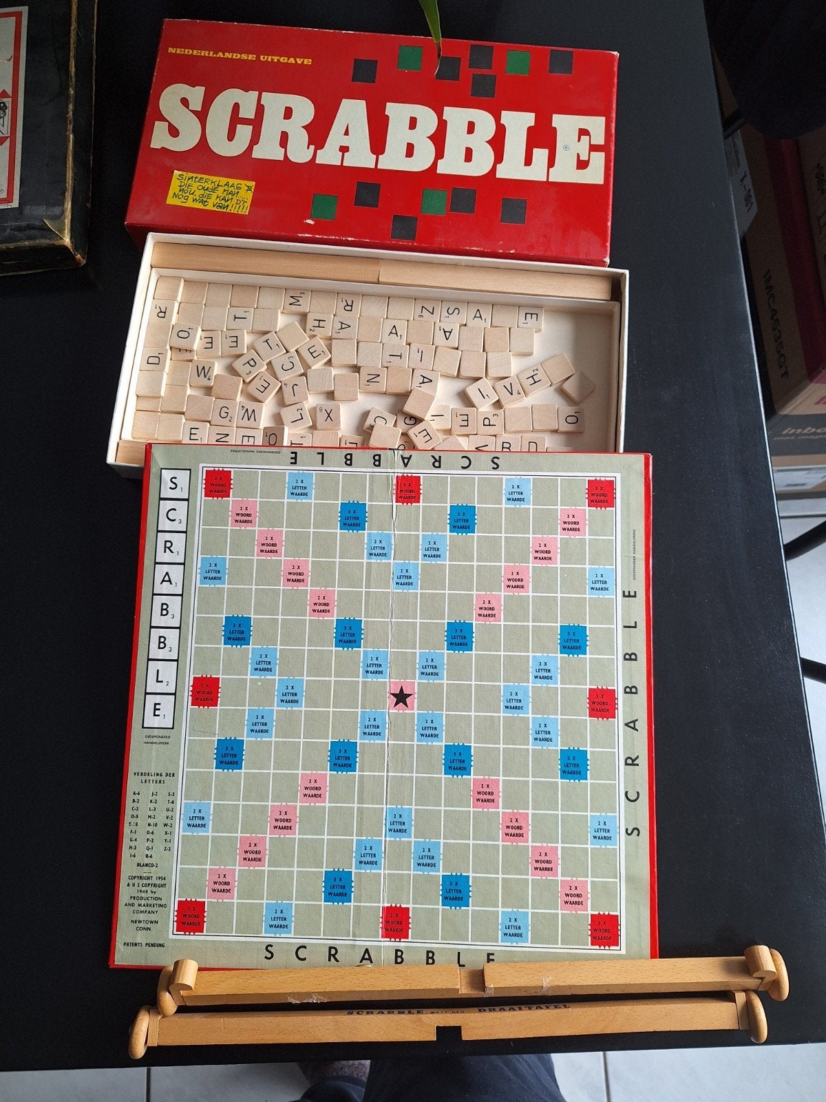 Scrabble - Nederlandse Uitgave - Klassiek Woordspel, Hobby en Vrije tijd, Gezelschapsspellen | Bordspellen, Drie of vier spelers