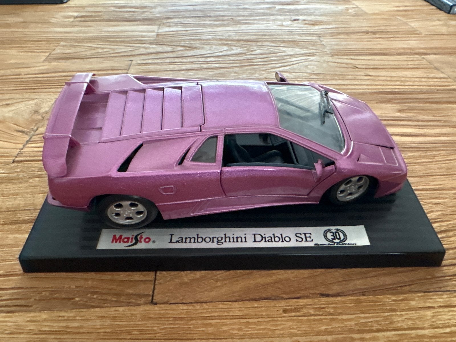 Maisto Lamborghini Diablo SE 30th Anniversary Roze, Ophalen of Verzenden, Zo goed als nieuw, Auto, Maisto