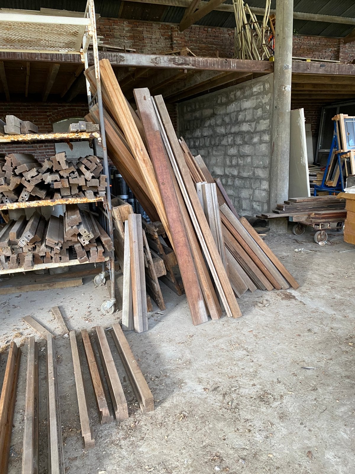 Merantie hard hout. Deuren, kozijnen en planken, Doe-het-zelf en Verbouw, Ophalen, Zo goed als nieuw, Plank, 50 mm of meer