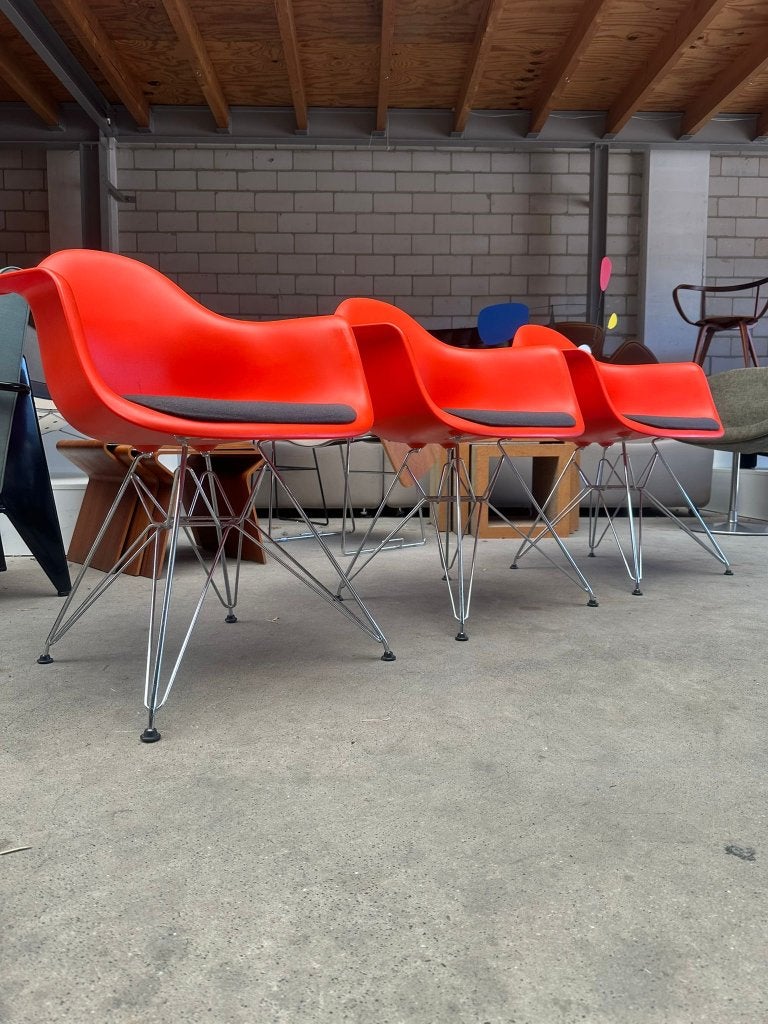 Vitra Eames DAR chair met vast kussen (voorraad: 8), Huis en Inrichting, Stoelen, Ophalen, Gebruikt, Stof, X