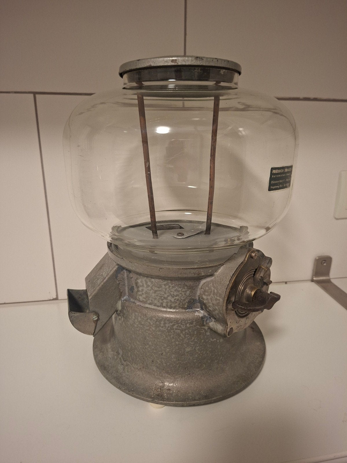 Duitse Brunswig junior glocke pinda kaugomballen automaat, Ophalen of Verzenden