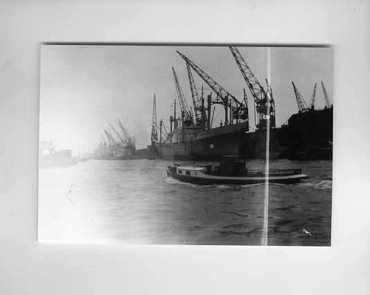 scheepvaart-foto-ROTTERDAM?- sleepbootje-achtergrond ALCOR, Ophalen of Verzenden, Zo goed als nieuw, Motorboot, Boek of Tijdschrift