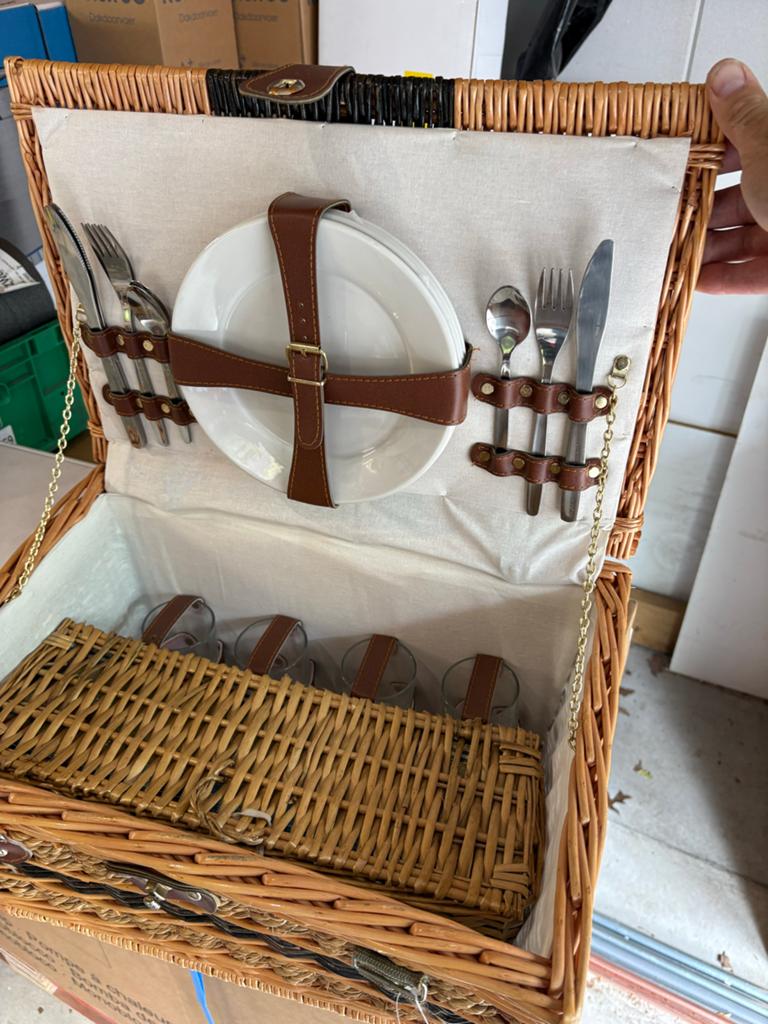 Complete picknickmand met servies en glazen, Overige typen, Ophalen of Verzenden, Natuurlijk materiaal, Zo goed als nieuw