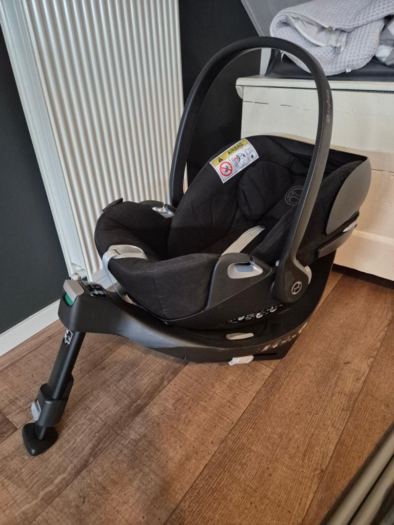 Cybex Cloud Z i-size autostoel + base + assesoires, Verstelbare rugleuning, Zo goed als nieuw, Isofix, 0 t/m 13 kg