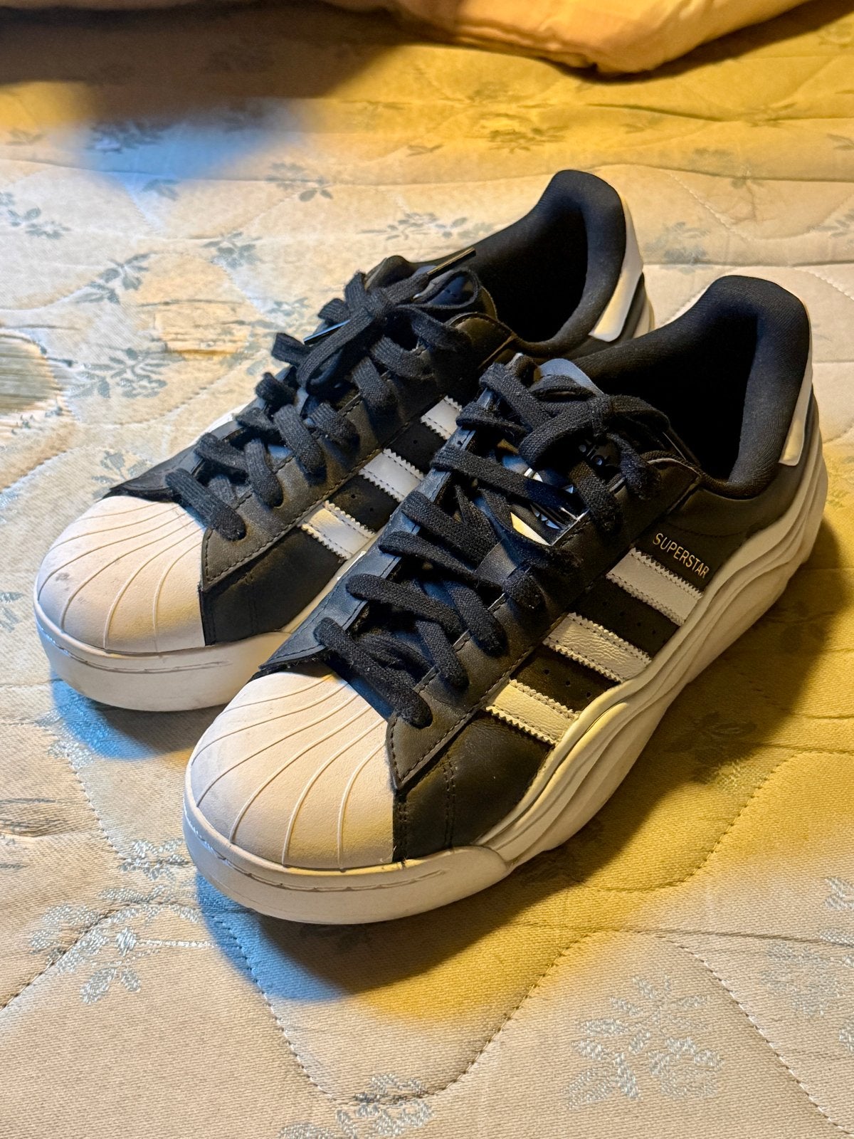 Adidas Superstar sneakers - Zo goed als nieuw - Maat 41 1/3, Kleding | Dames, Schoenen, Ophalen of Verzenden, Zo goed als nieuw