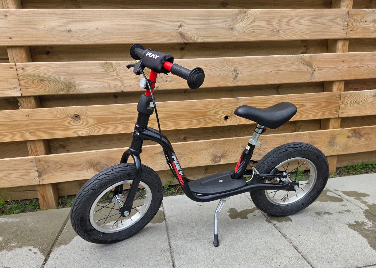 Puky Loopfiets XL - Zwart met Rood - Zo goed als nieuw, Fietsen en Brommers, Fietsen | Kinderfietsjes, Ophalen, Zo goed als nieuw