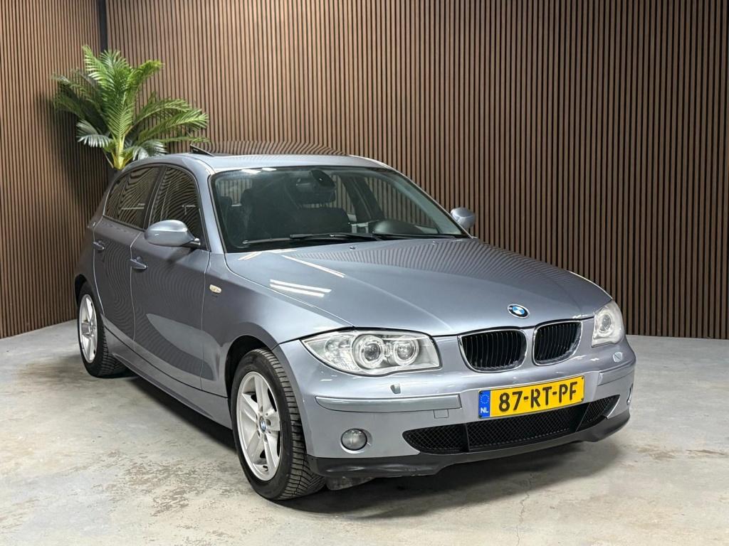 BMW 1-serie 118i High nieuw ketting (bj 2005, automaat), Auto's, BMW, 4 cilinders, 129 pk, Blauw, Origineel Nederlands