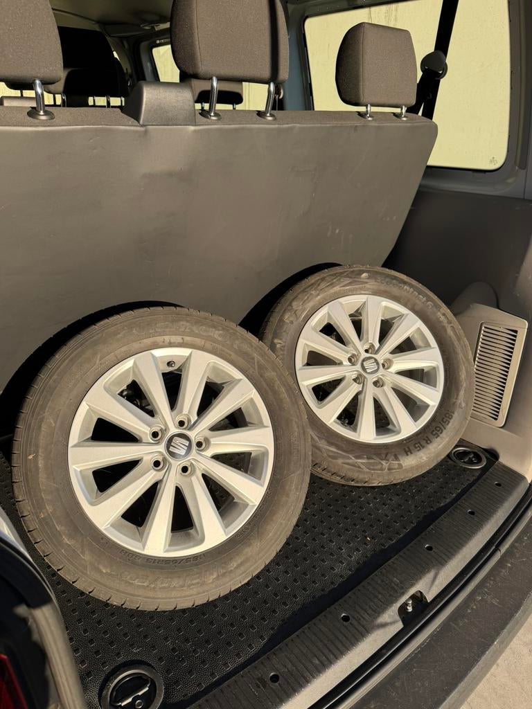 2x Seat Ibiza Velgen met banden 6f0601025n 5x100 et40 5,5j, Ophalen, Seat