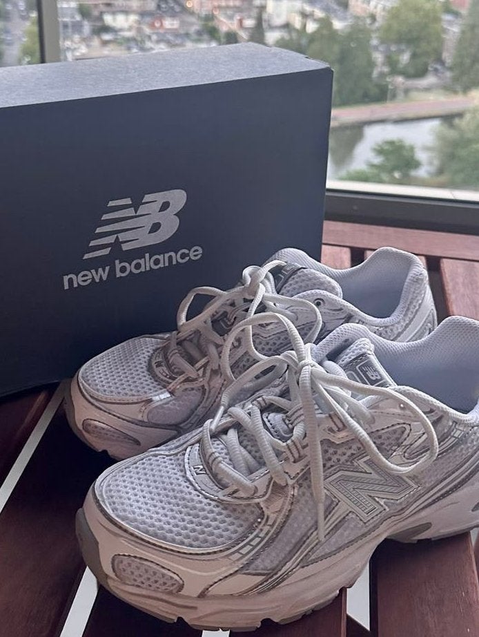 New Balance U740 Unisex Wit | Maat 38 | Zo goed als nieu, Kleding | Dames, Schoenen, Wit, Ophalen of Verzenden, Sneakers of Gympen