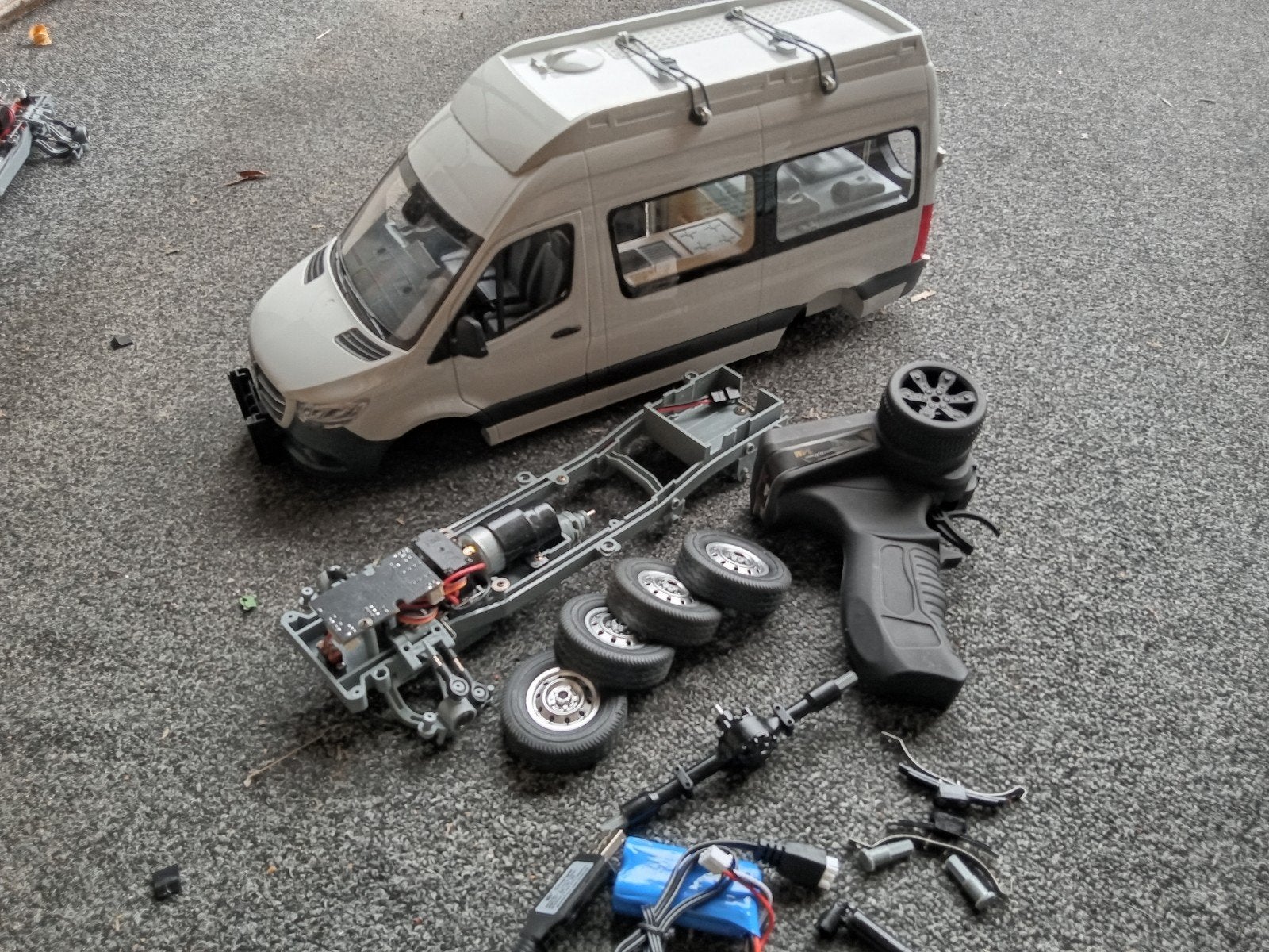 Bruder Sprinter Camper met WPL Chassis - Afbouwproject, Zo goed als nieuw, Ophalen, Elektro, Schaal 1:16