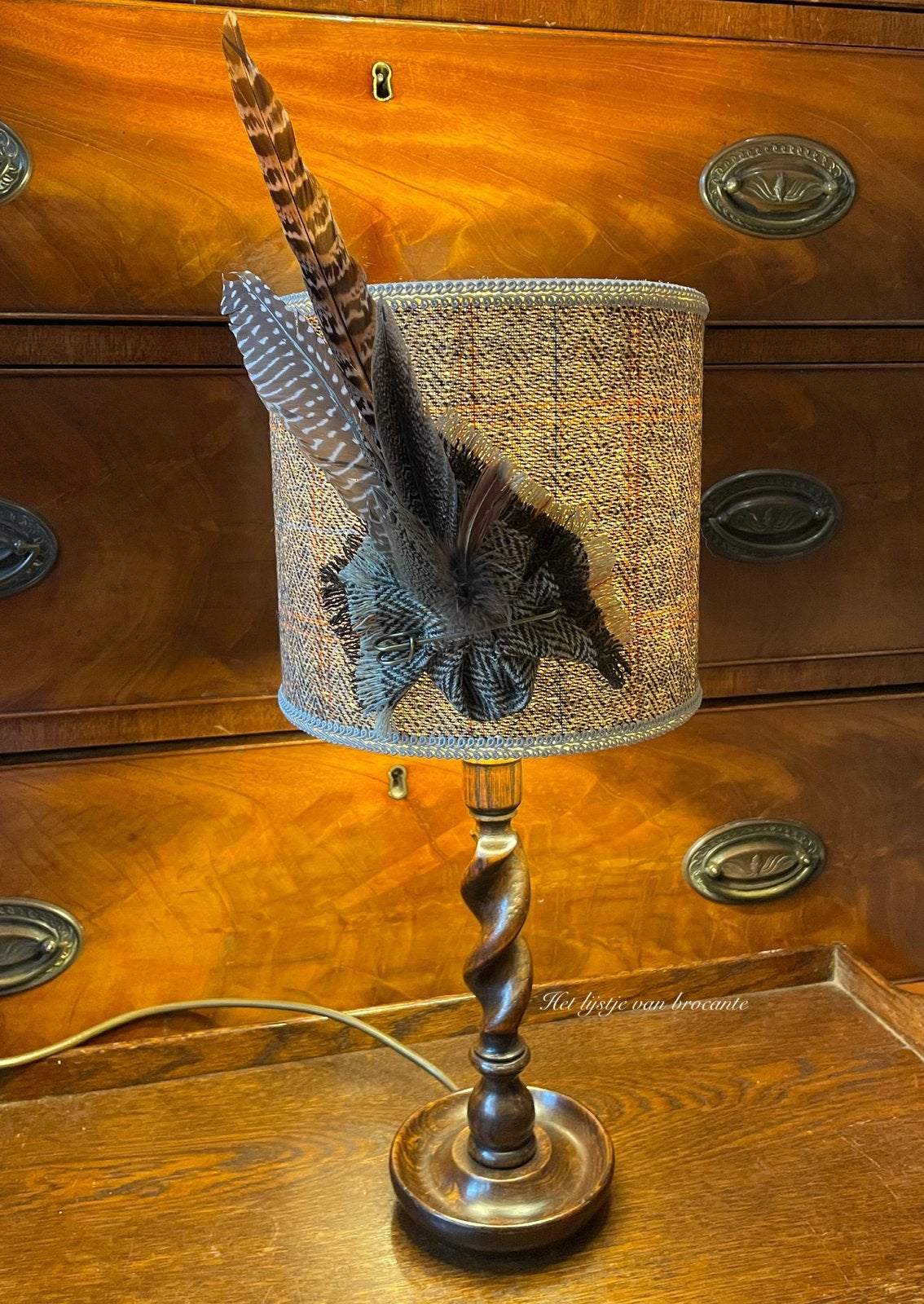 Engels antieke eiken Barley Twist lamp met Harris Tweed kap, Ophalen of Verzenden
