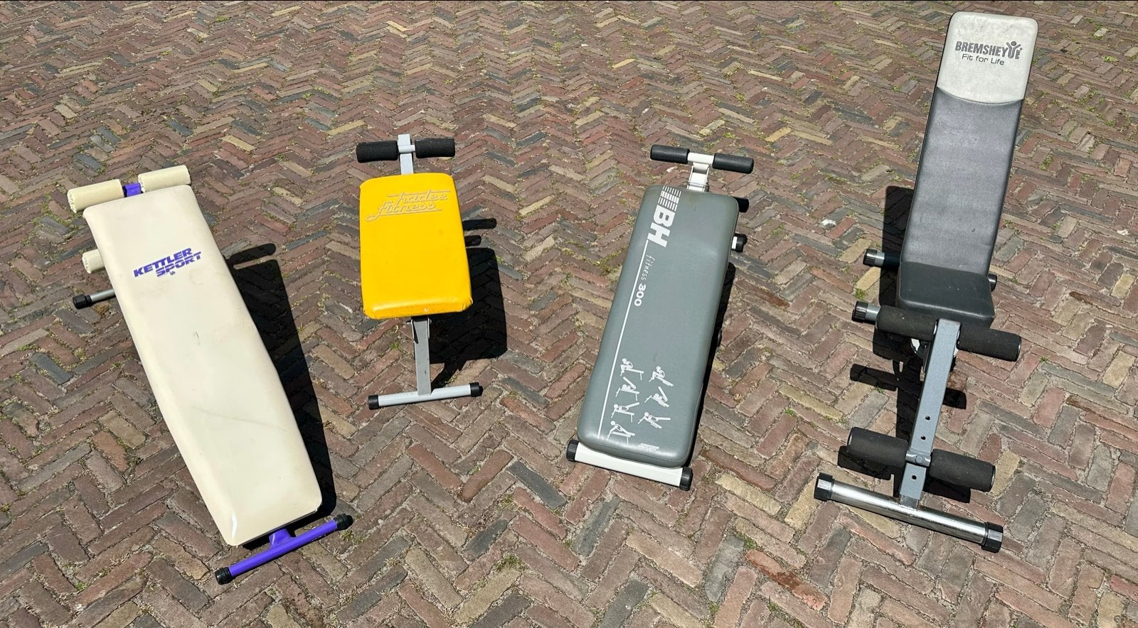 Diverse fitnessbanken voor buikspieroefeningen, Sport en Fitness, Fitnessapparatuur, Gebruikt, Krachtstation, Buik, Metaal, Ophalen