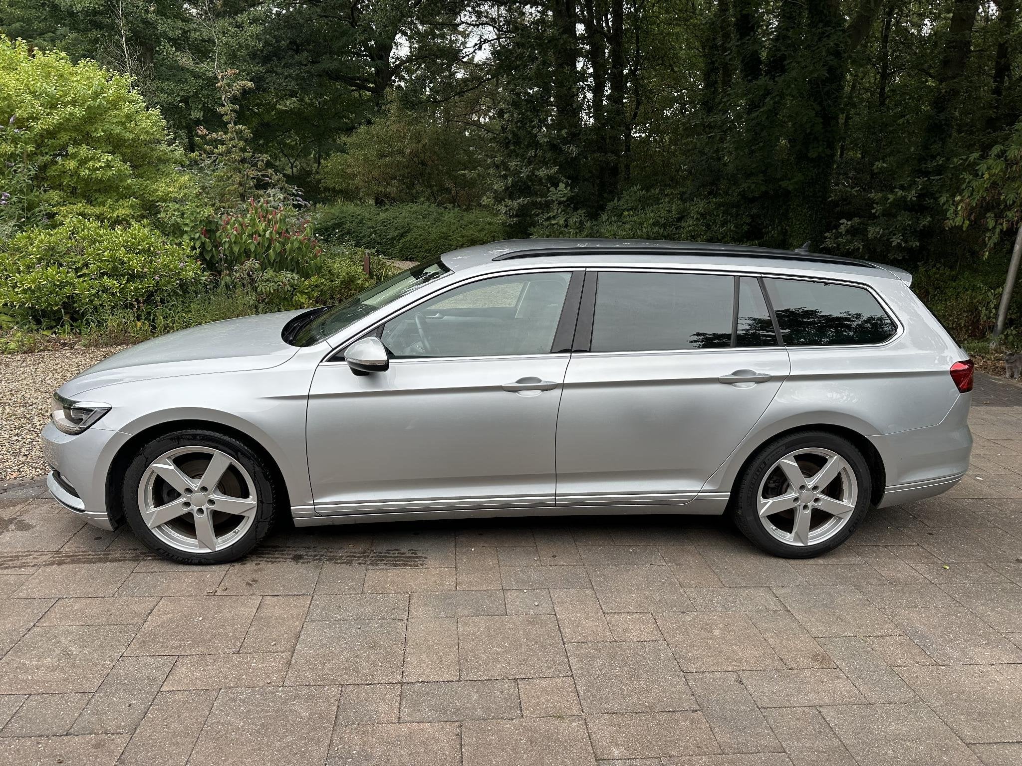Volkswagen Passat Variant 1.5 TSI Comfortline LED koplampen, Dealer onderhouden, 4 cilinders, 1365 kg, 1600 kg