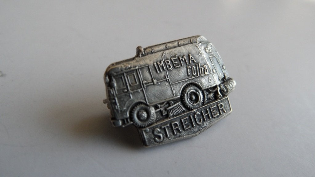 Streicher Imbéma-rolba veegwagen speld, oude broche, Ophalen of Verzenden, Gebruikt, Merk, Speldje of Pin