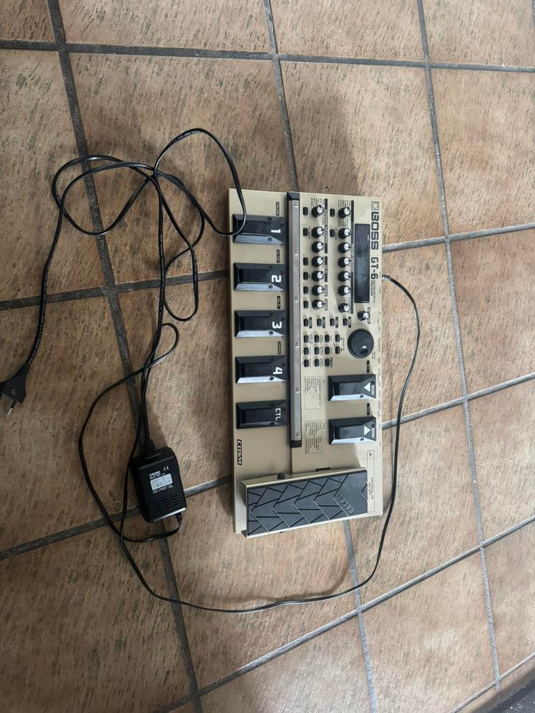 Boss GT6 pendaal, Muziek en Instrumenten, Effecten, Ophalen, Zo goed als nieuw, Delay of Echo