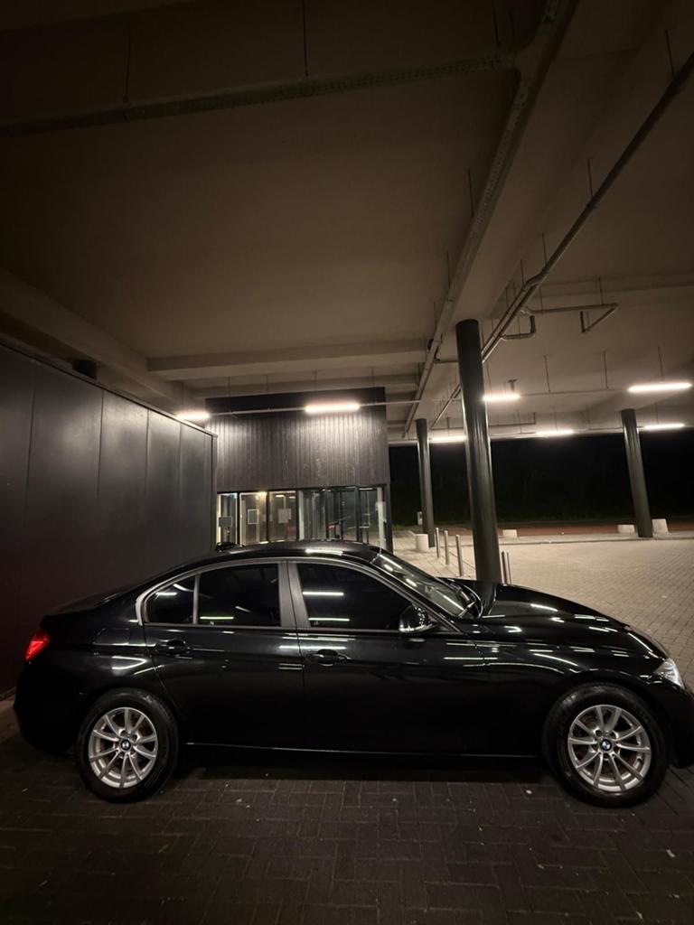 BMW 3-Serie 2.0IX 320 135KW Aut8 (f30) 2012 Zwart, Auto's, Achterwielaandrijving, Euro 6, Zwart, 75 €/maand