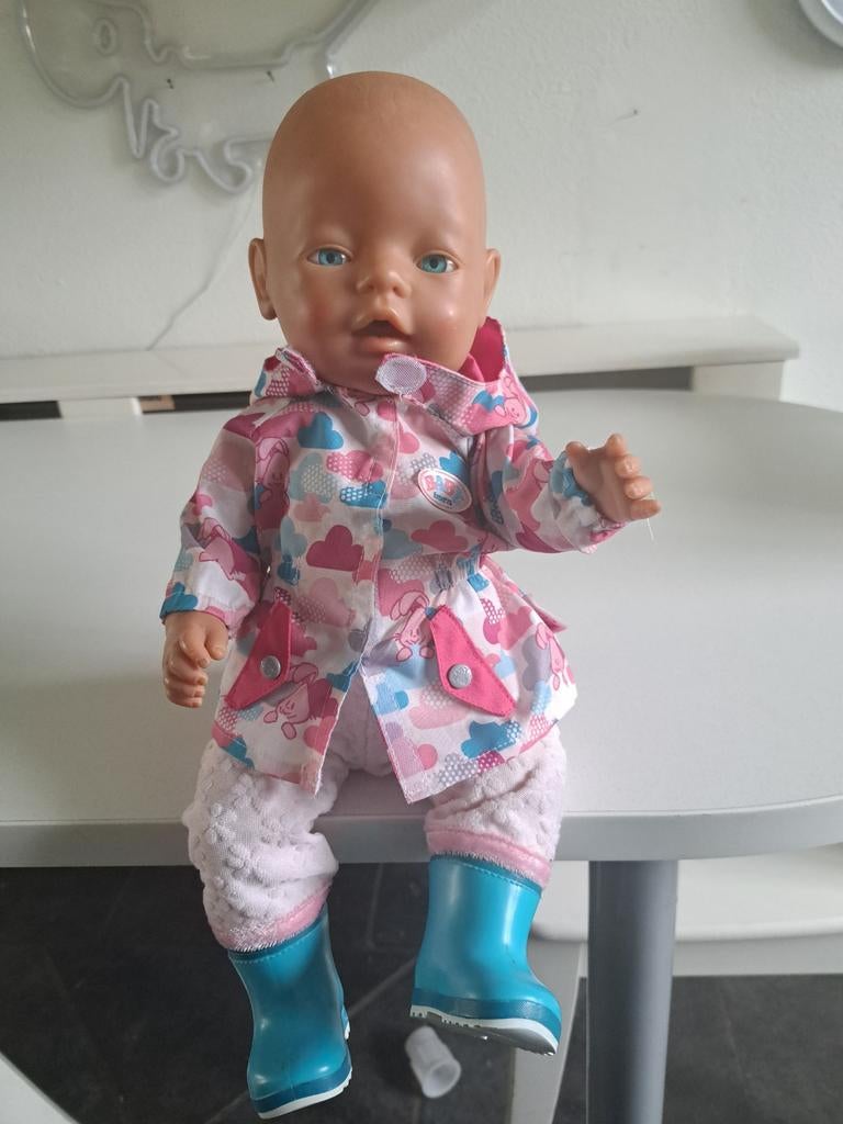 Baby Born regenjas met broek en laarsjes, Ophalen of Verzenden, Gebruikt, Overige typen