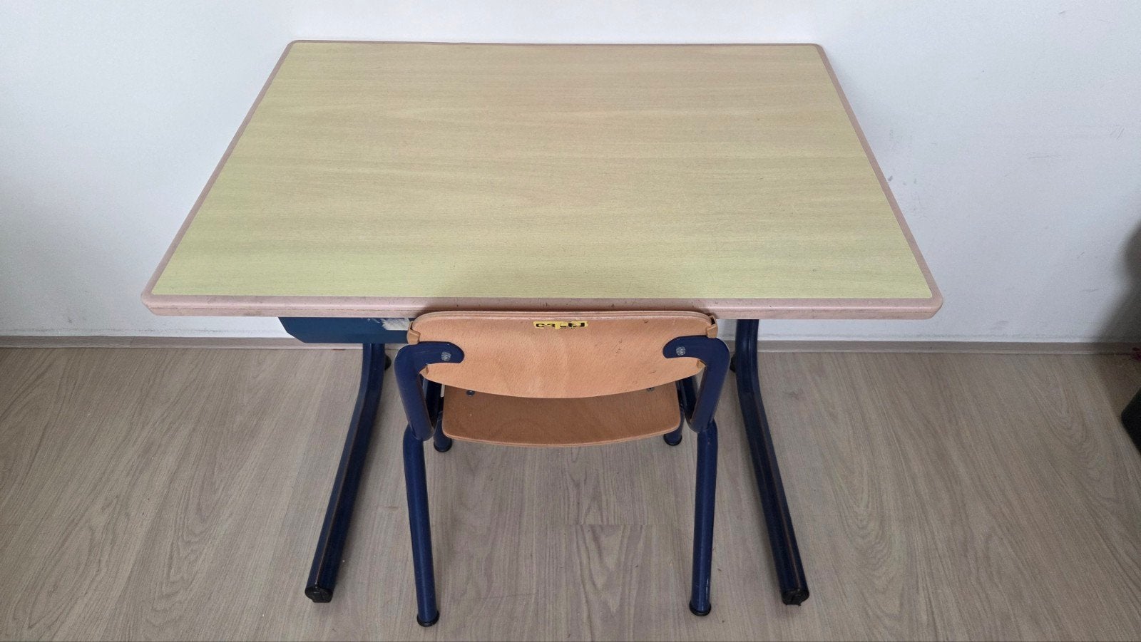 Kinder schooltafel met stoel (onverwoestbaar), Kinderen en Baby's, Ophalen, Gebruikt, Tafel(s) en Stoel(en)