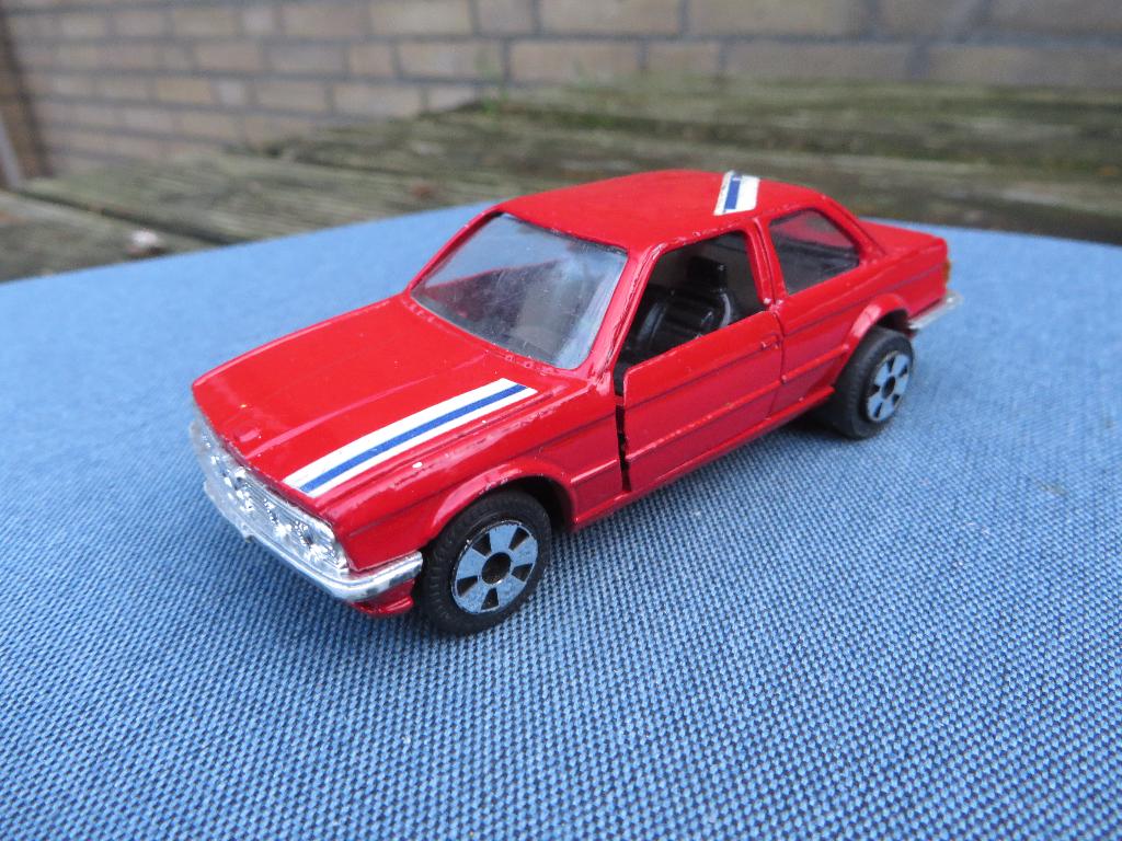 Merkloos 1:43 BMW 3 serie 323i ROOD, Hobby en Vrije tijd, Modelauto's | 1:43, Ophalen of Verzenden, Gebruikt, Auto, Overige merken