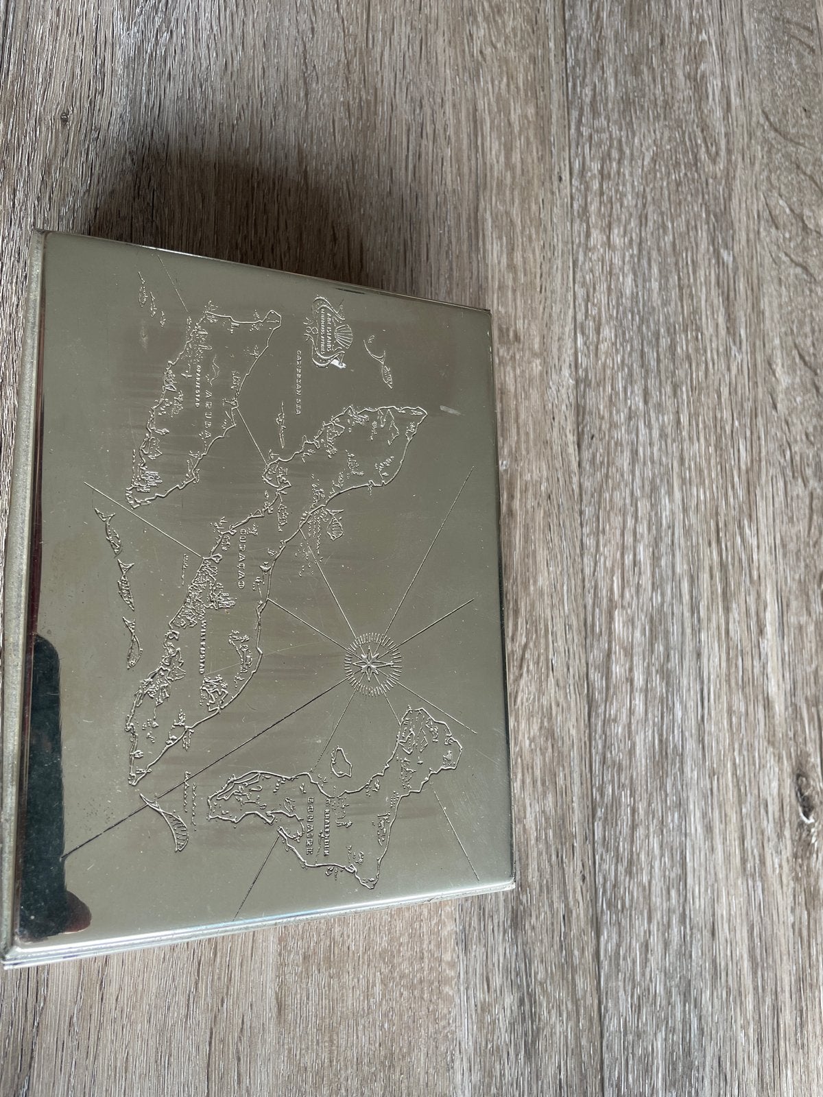 Vintage sigarenkist met wereldkaart reliëf, Ophalen of Verzenden, Gebruikt, Tabaksdoos of Verpakking