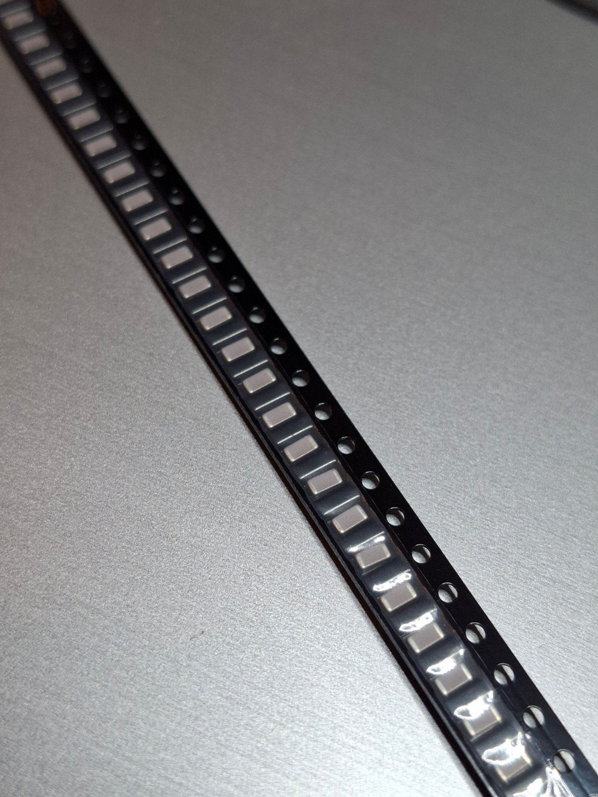 SMD Ceramische condensator 68pF 500V NP0 5% in een 1206 behu, Ophalen of Verzenden, Nieuw