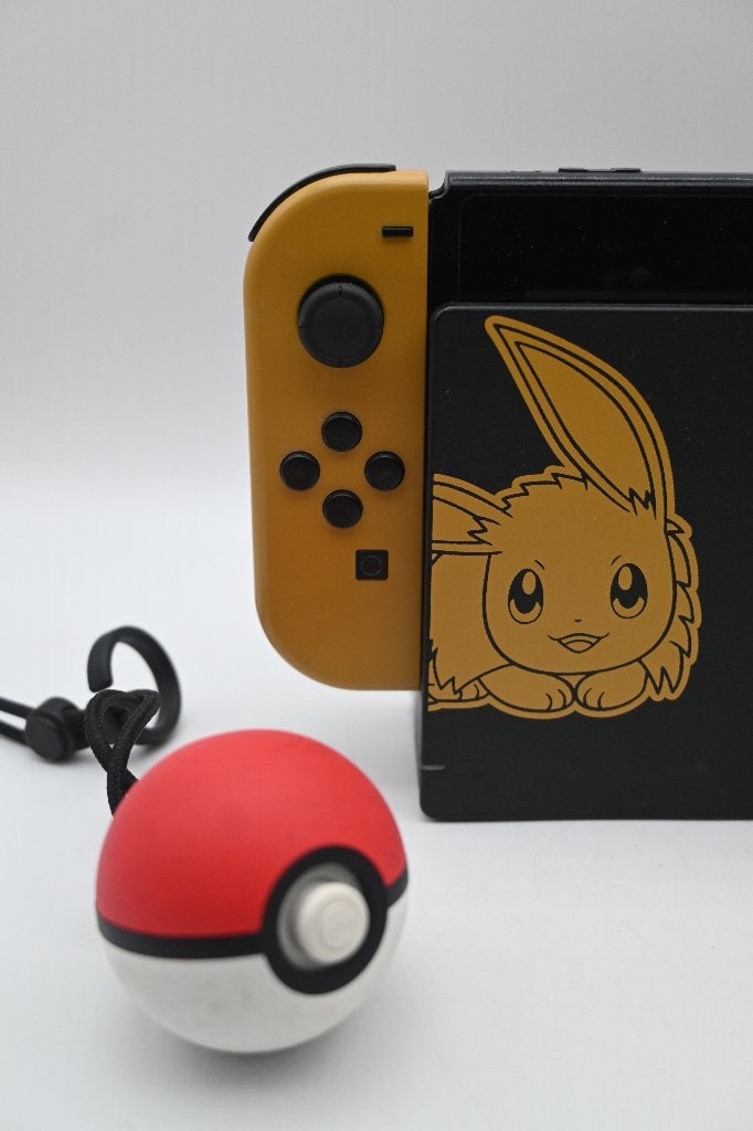 Nintendo Switch Pokemon Edition + Pokeball (Gebruikt), Onbekend, gelieve contact op te nemen met de fabrikant voor details., Gebruikt