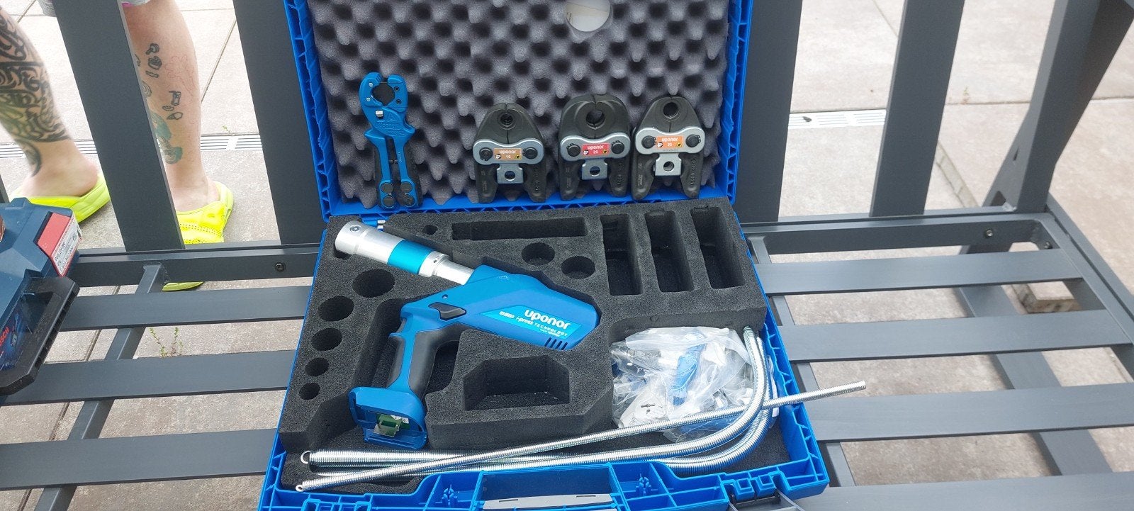 Uponor persmachine met toebehoren in koffer, Ophalen of Verzenden, Gebruikt