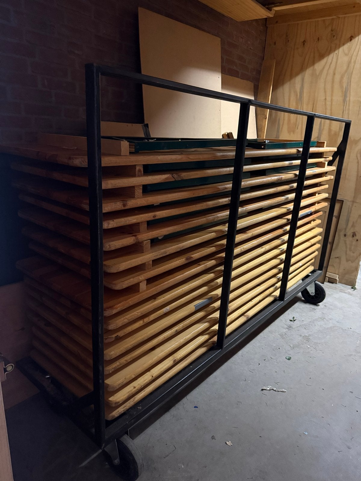 15 biertafels (60x220) met transportkar, Tuin en Terras, Ophalen, Gebruikt, Rechthoekig, Hout