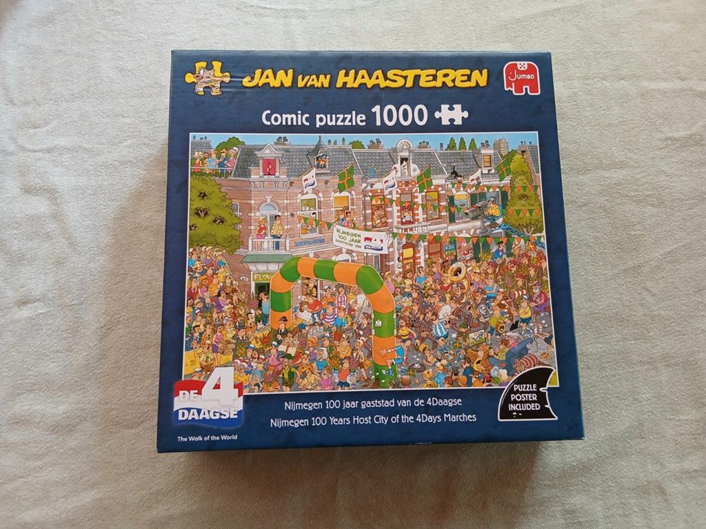 Jan van Haasteren Comic Puzzel 1000+ Stukjes 4Daagse, Ophalen of Verzenden, 500 t/m 1500 stukjes, Zo goed als nieuw, Legpuzzel
