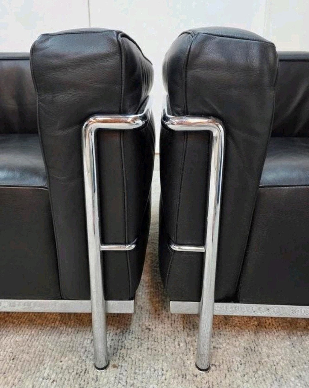 2x Cassina LC3 design fauteuil Le Corbusier, Huis en Inrichting, Fauteuils, Ophalen of Verzenden