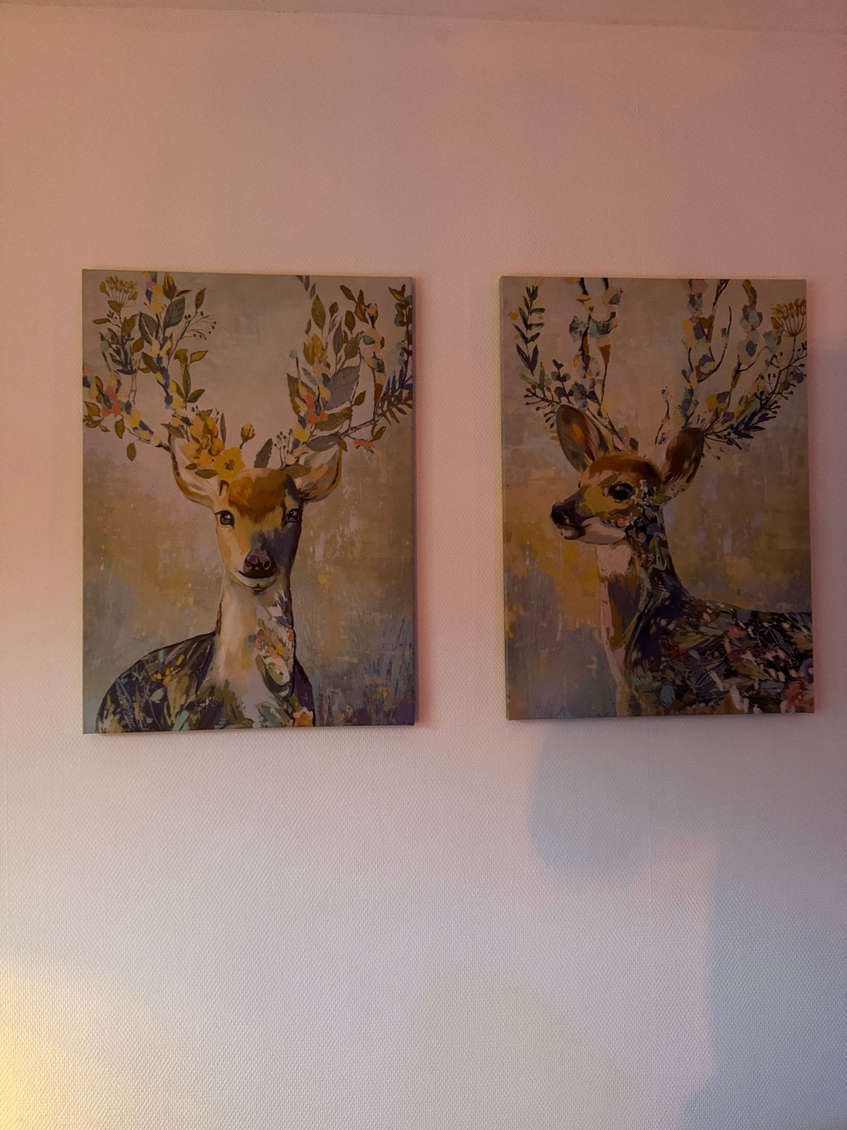 Set van 2 schilderijen: Kleurrijk Rendier met bloemen, Antiek en Kunst, Kunst | Schilderijen | Klassiek, Ophalen, Dieren, Abstract