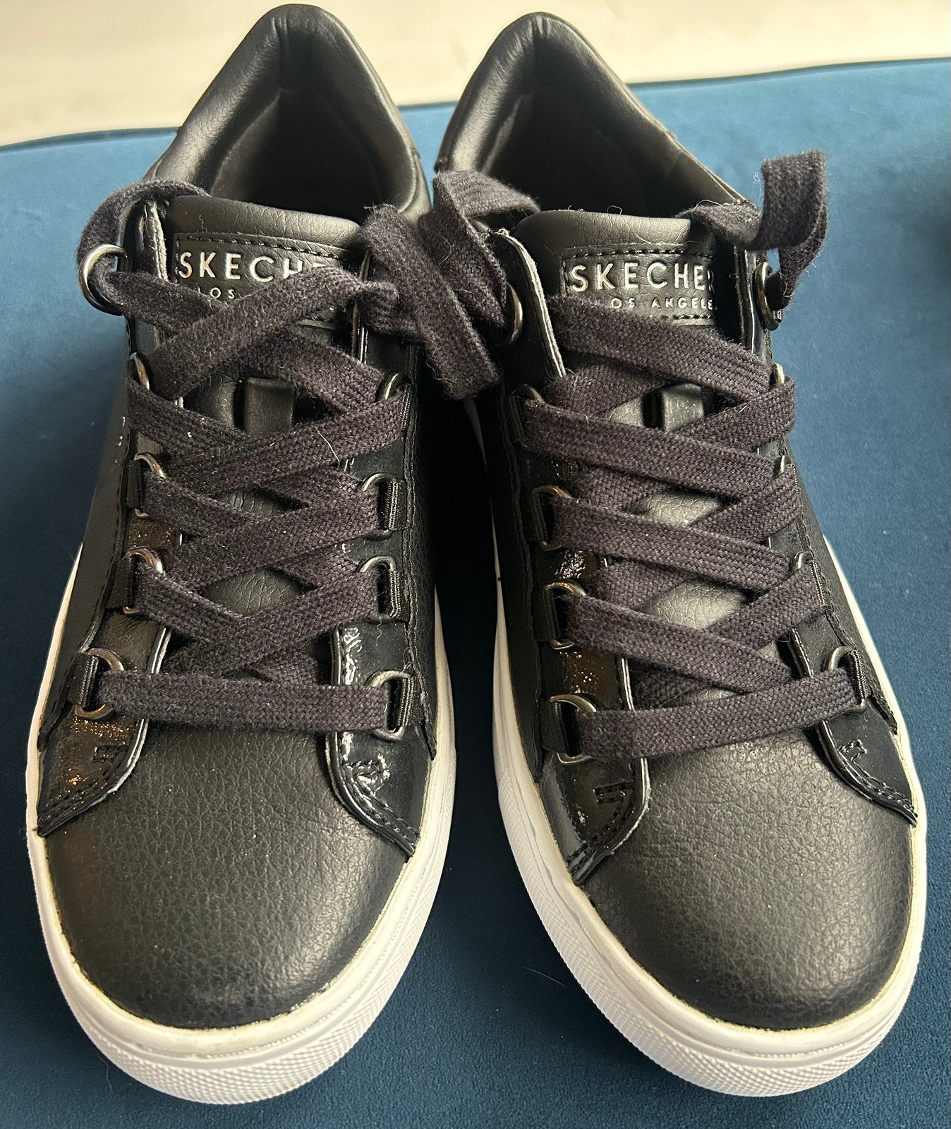 Zwarte Skechers met witte zool, Zwart, Ophalen of Verzenden, Sneakers of Gympen, Zo goed als nieuw