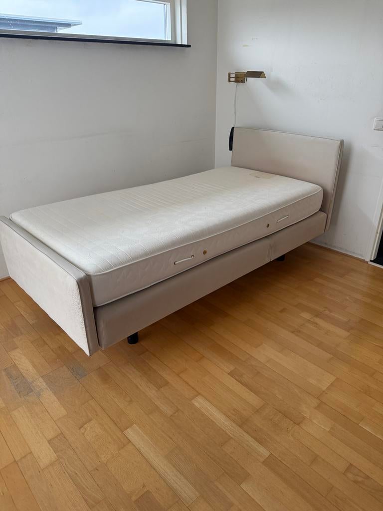 Verstelbaar eenpersoonsbed met motor, Ophalen, 90 cm, Eenpersoons, Beige