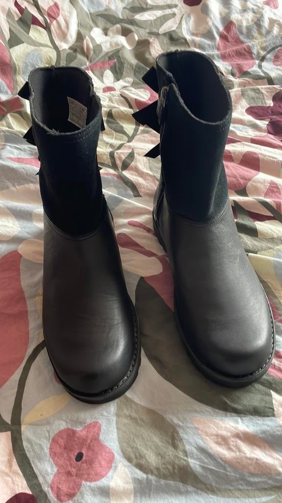 Nieuwe Originele UGGS maat 36, Kinderen en Baby's, Kinderkleding | Schoenen en Sokken, Meisje, Nieuw, Ophalen of Verzenden, Laarzen