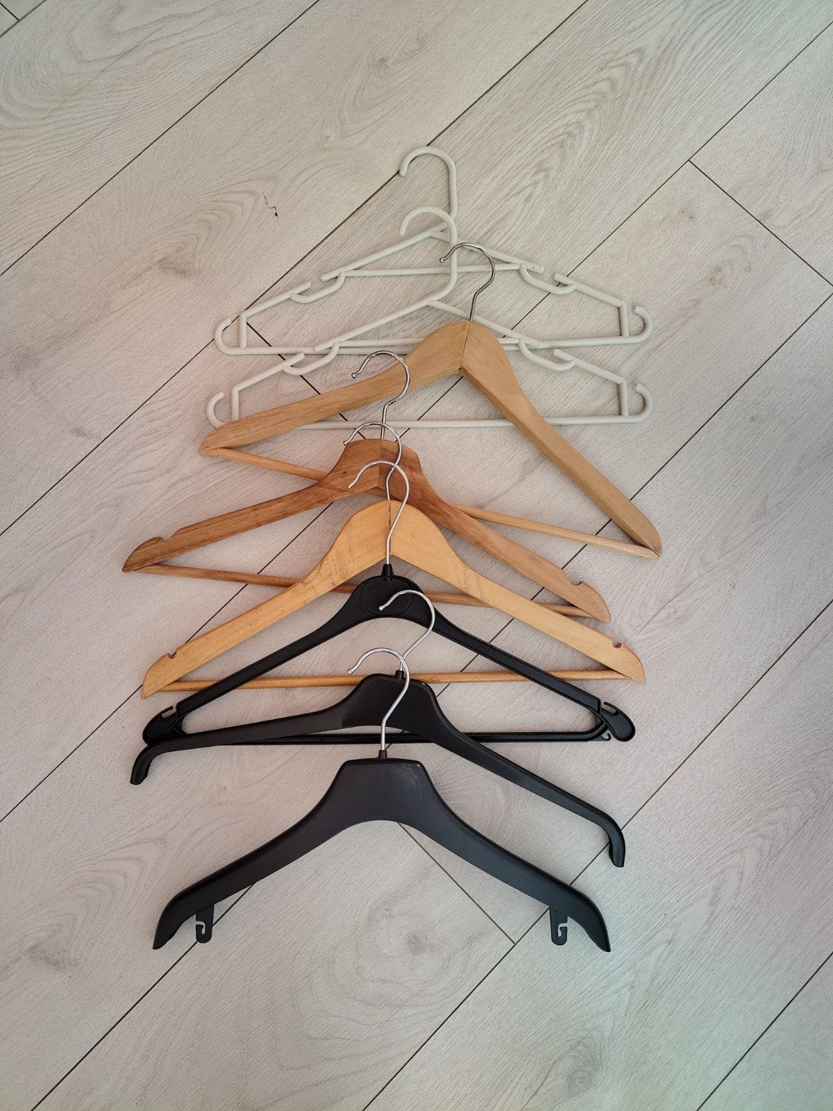 Diverse kleerhangers - gratis, Kleding | Dames, Ophalen of Verzenden