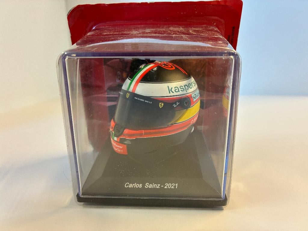 69818: Helm - F1 - Carlos Sainz - Ferrari - 2021 - Spark 1:5, Werkstraße 1, 90765 Fürth, Germany, Overige typen, Nieuw, Spark Germany