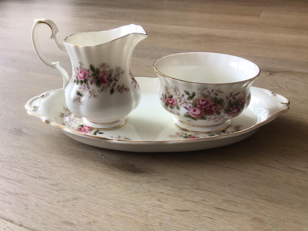Royal Albert Lavender Rose roomstel suikerpot melkkan NIEUW, Ophalen of Verzenden, Nieuw, Porselein
