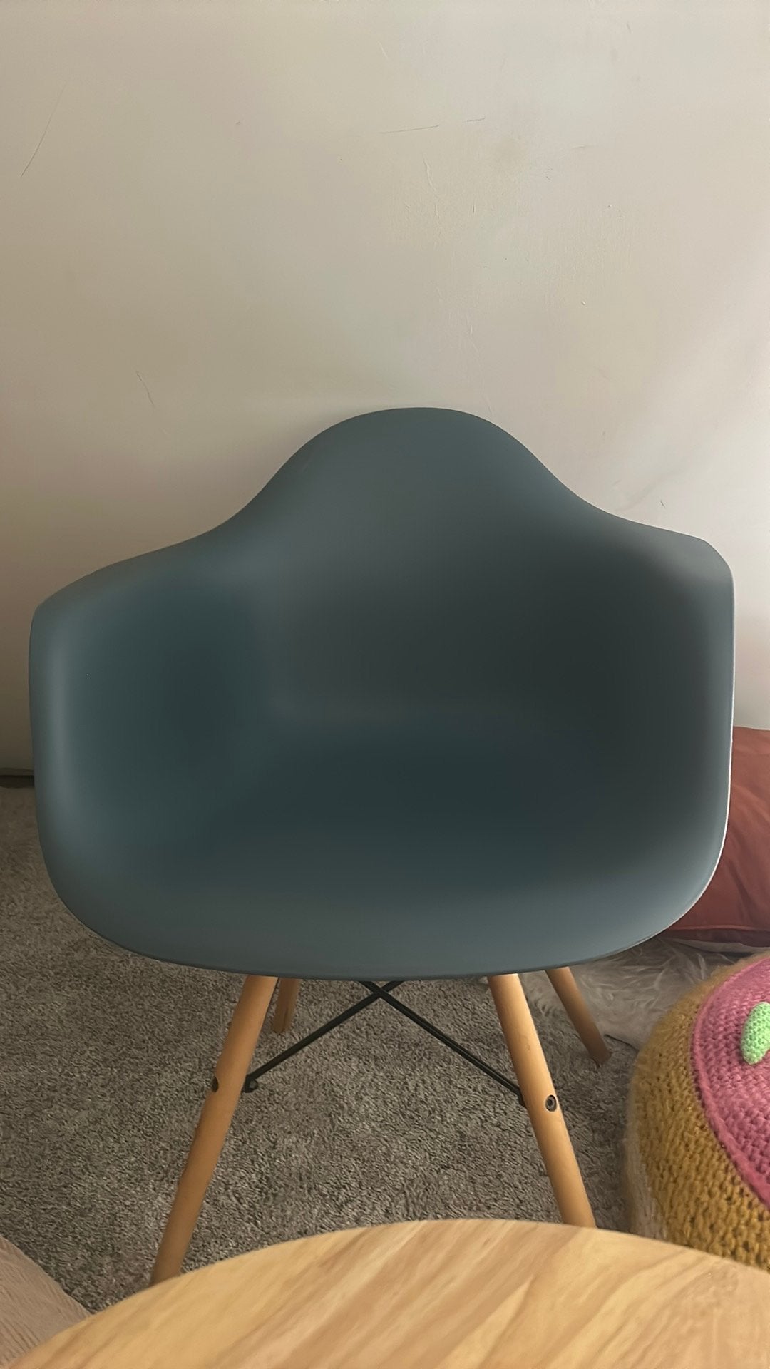 Blauwe plastic zitstoel, Blauw, Hout, Ophalen of Verzenden, Zo goed als nieuw
