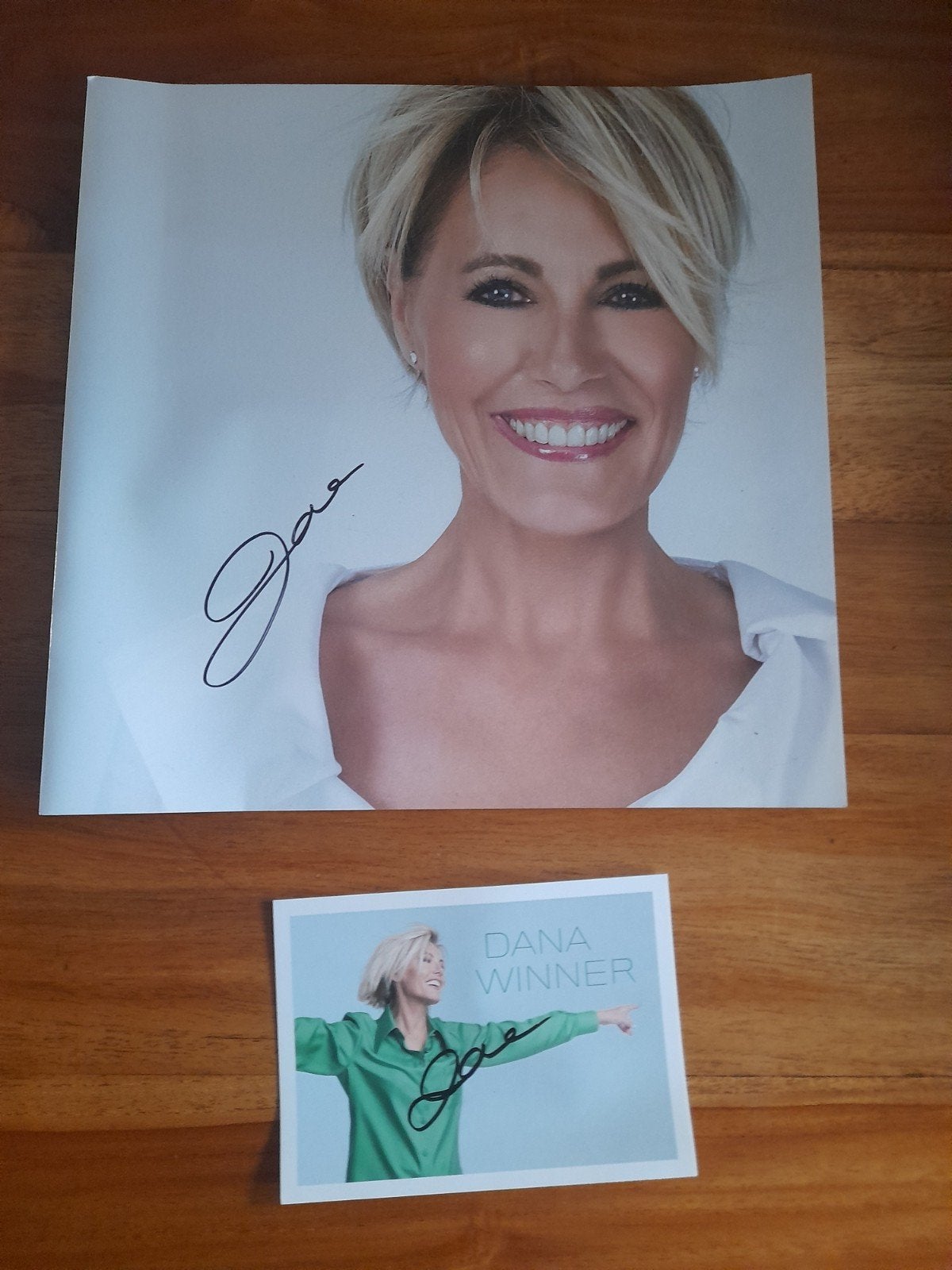 Gesigneerde foto's van Dana Winner, Verzamelen, 1980 tot heden, Foto, Ophalen of Verzenden, Zo goed als nieuw